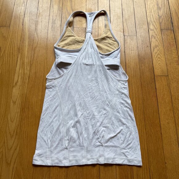 Lululemon Size 2 White Practice Freely Activewear Tank Top with Built-In Bra - Picture 9 of 12